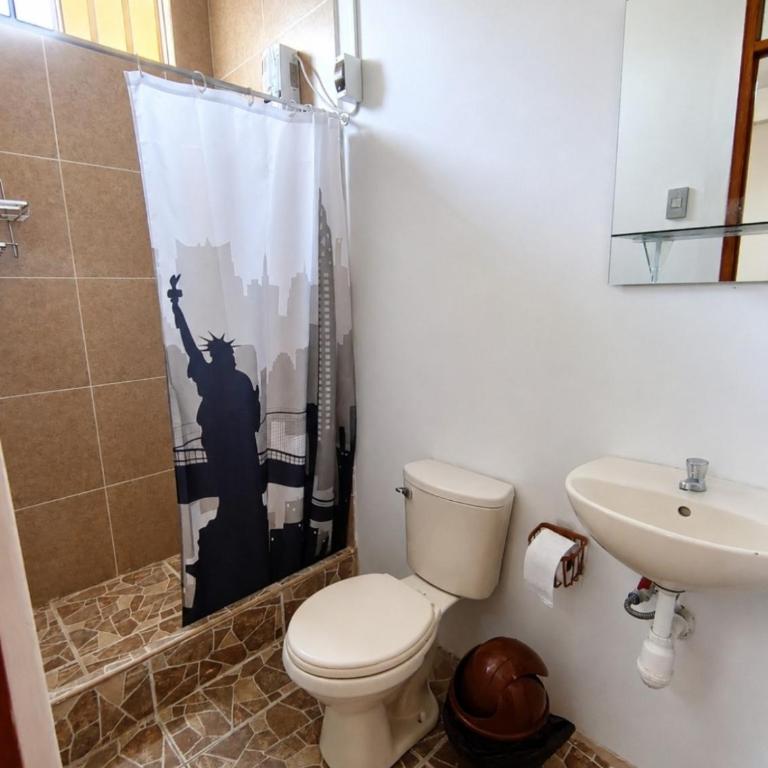 Hospedaje Los Cocos Talara! aire acondicionado maximo confort - Twin Room with Bathroom - 2