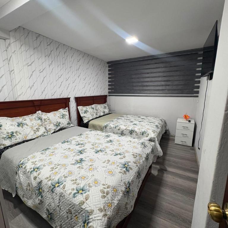 Departamentos en Cuenca - Habitación Doble con baño privado - 2 camas - 1