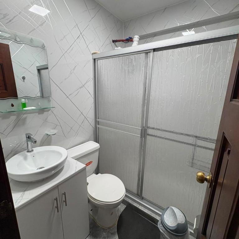 Departamentos en Cuenca - Habitación Doble con baño privado - 2 camas - 2