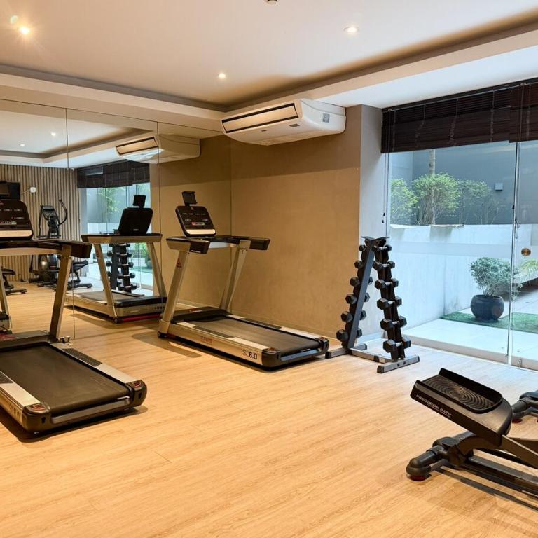 Perfect Location, 12th Fl, Queen Bed, Fast WiFi - One-Bedroom Apartment - 39