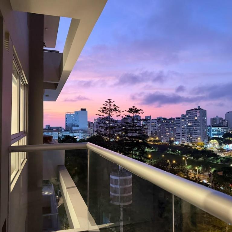 Perfect Location, 12th Fl, Queen Bed, Fast WiFi - One-Bedroom Apartment - 1