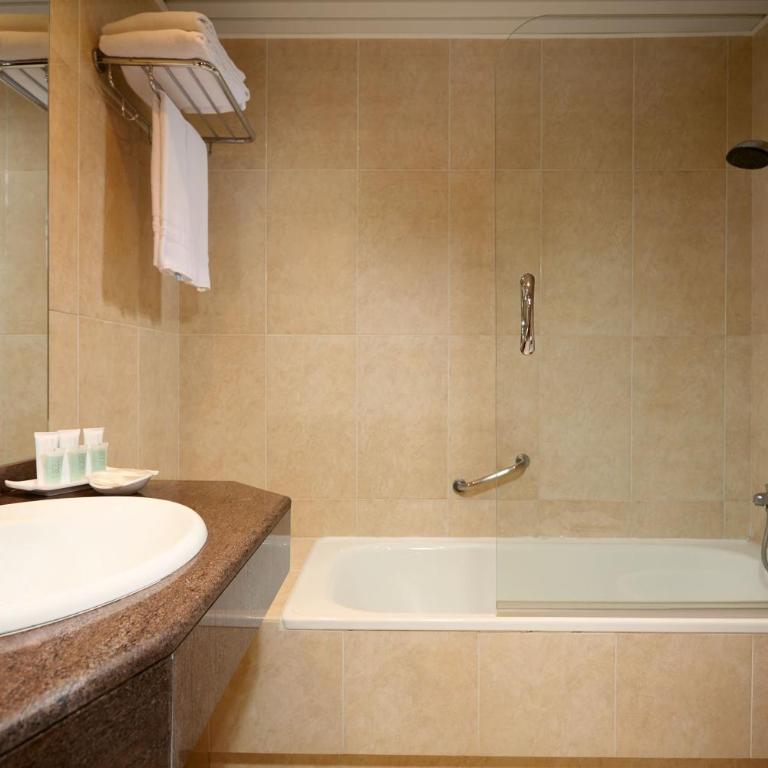 Hotel Las Arenas, Affiliated by Meliá - Habitación Estándar - 1