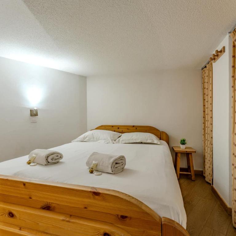 Mountain Hideaway with Ski-In and Ski Out - Appartement - 3