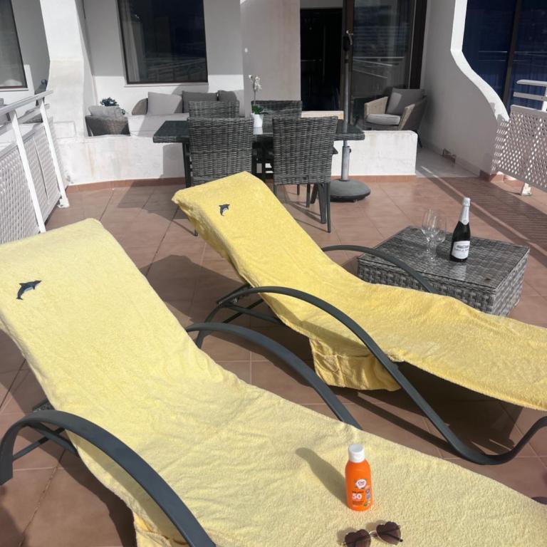 Ale Apartment and Suite seaview in Puerto Rico with heated swimming pool, free Wi-Fi - Suite con cama extragrande y vistas al mar - 3