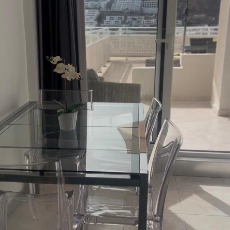 Ale Apartment and Suite seaview in Puerto Rico with heated swimming pool, free Wi-Fi - Suite con cama extragrande y vistas al mar - 12