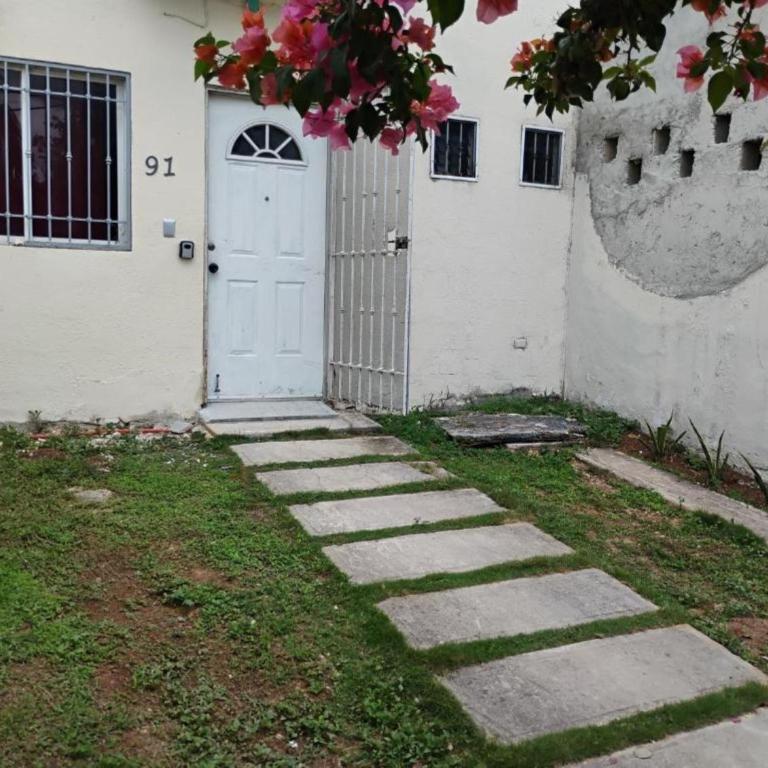 Linda Vista Garden Cancun, Privado con AC y WiFi Cerca de Transporte a Zona Hotelera - Vacation Home - 2