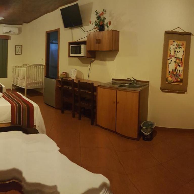 Las Orquideas Parque Hotel - Family Room - 10