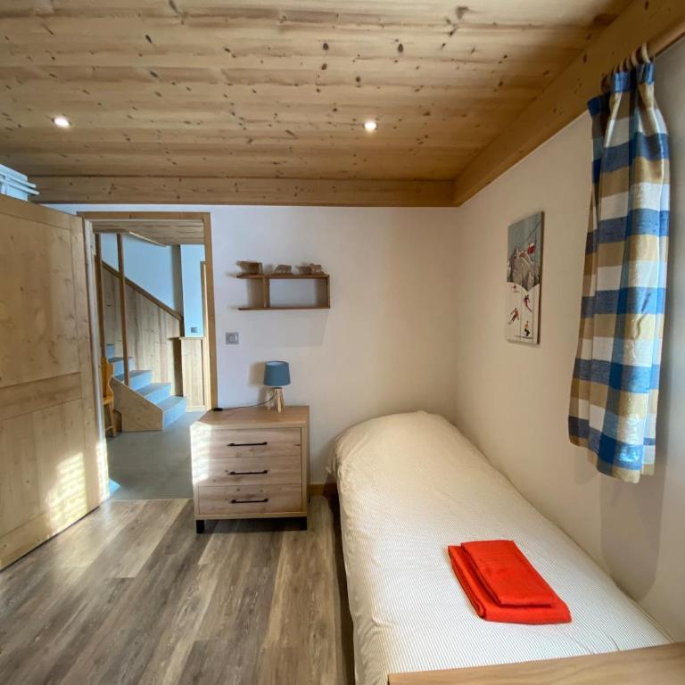 Chalet Les Lauzes - Chalet - 38
