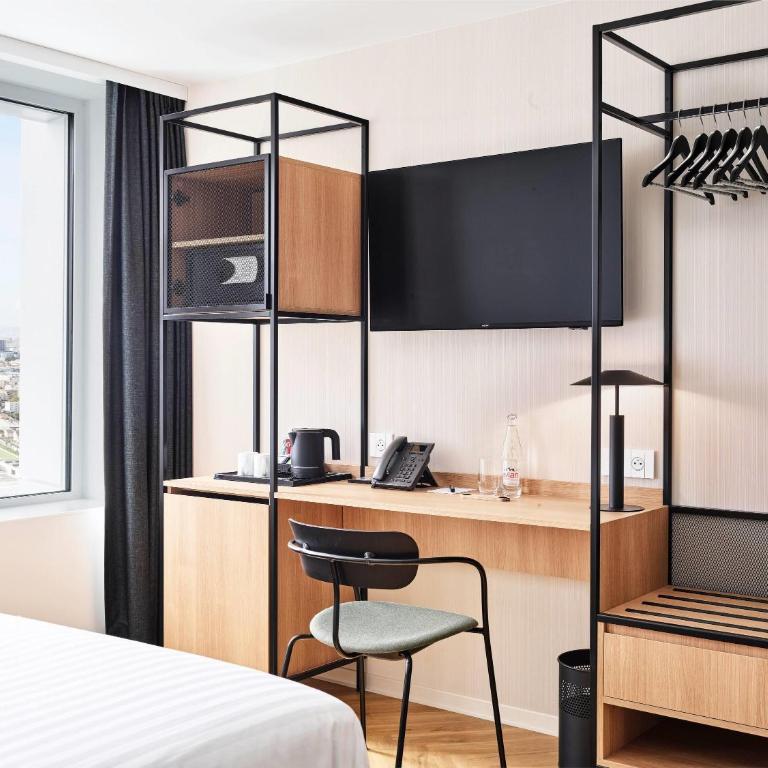 H4 Wyndham Paris Pleyel - Superior King Room - 4