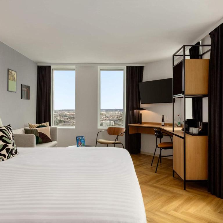 H4 Wyndham Paris Pleyel - Suite Junior - Vue sur Tour Eiffel - 5