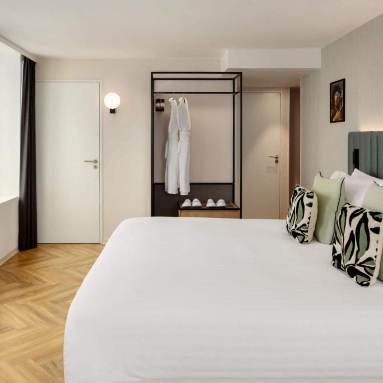 H4 Wyndham Paris Pleyel - Suite Junior - Vue sur Tour Eiffel - 6