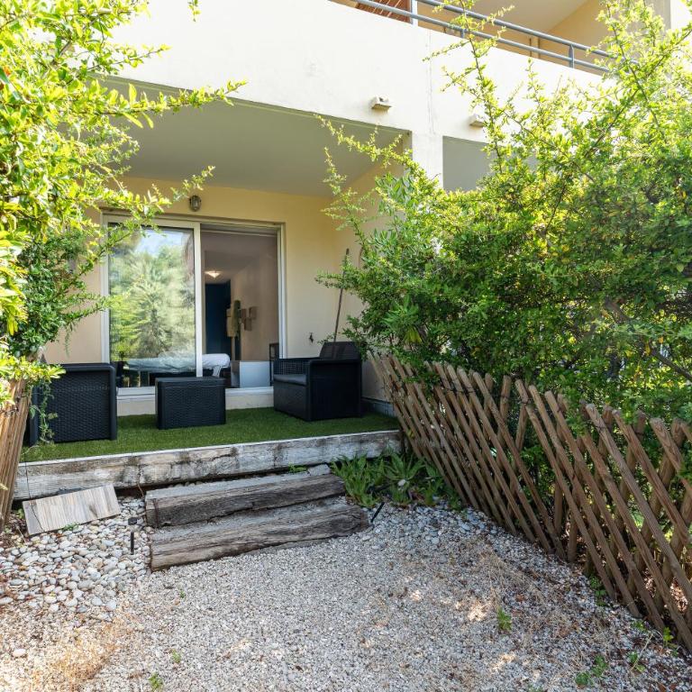 Pause Ensoleillée à Villeneuve – Terrasse Calme - Appartement - 8