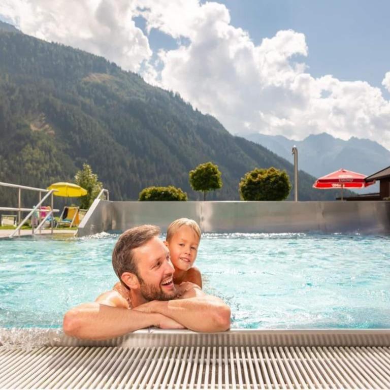 Chalet for 10 people with access to the swimming pool - Ferienhaus - 69