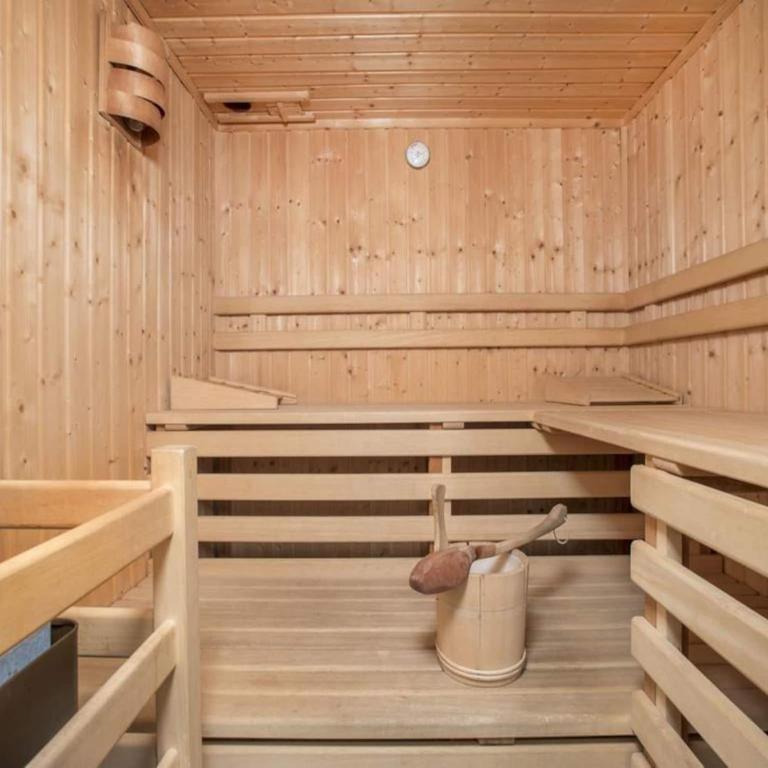 Chalet for 10 people with access to the swimming pool - Ferienhaus - 62