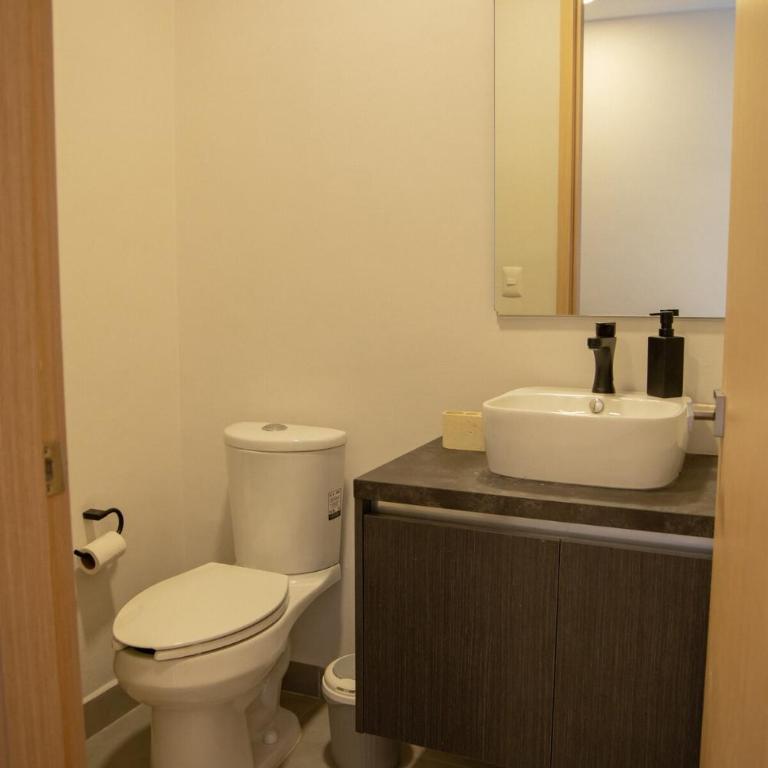 Elegant 2BR Condo in Colomos Providencia - Two-Bedroom Apartment - 17