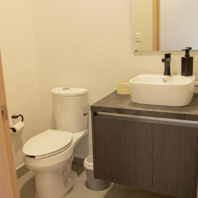 Elegant 2BR Condo in Colomos Providencia - Two-Bedroom Apartment - 34