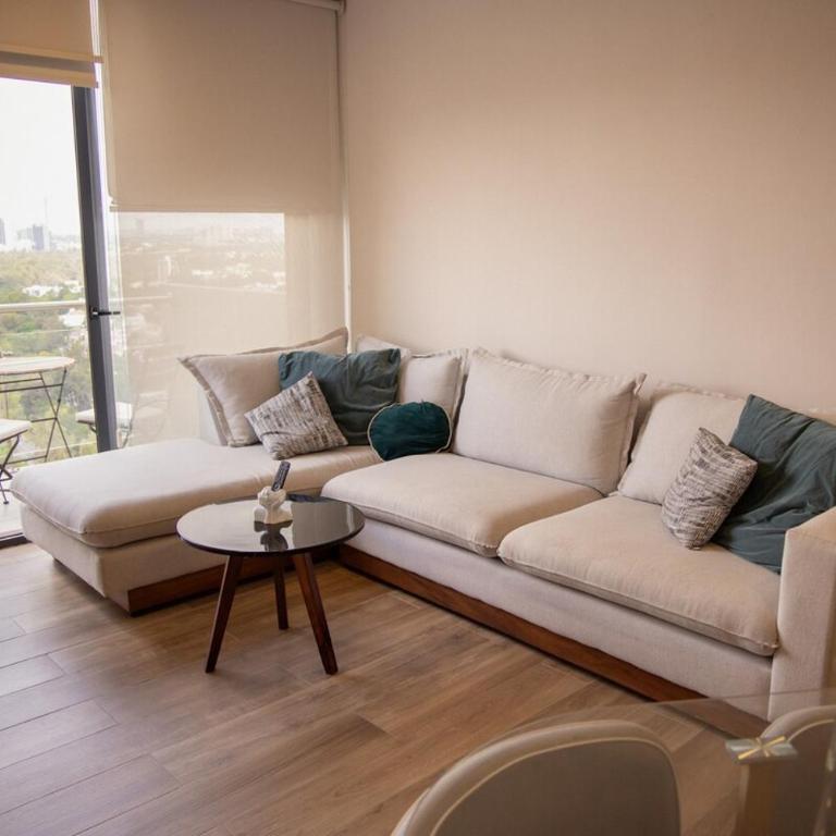 Elegant 2BR Condo in Colomos Providencia - Two-Bedroom Apartment - 47