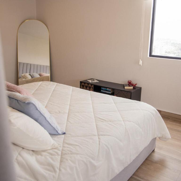 Elegant 2BR Condo in Colomos Providencia - Two-Bedroom Apartment - 68