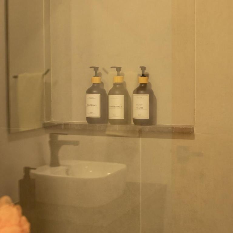 Elegant 2BR Condo in Colomos Providencia - Two-Bedroom Apartment - 72
