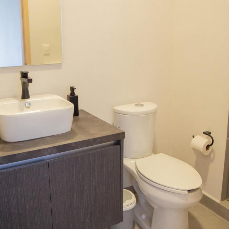 Elegant 2BR Condo in Colomos Providencia - Two-Bedroom Apartment - 76