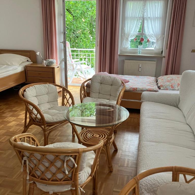 Ferienwohnung am Karlspark - Apartment mit Balkon - 5