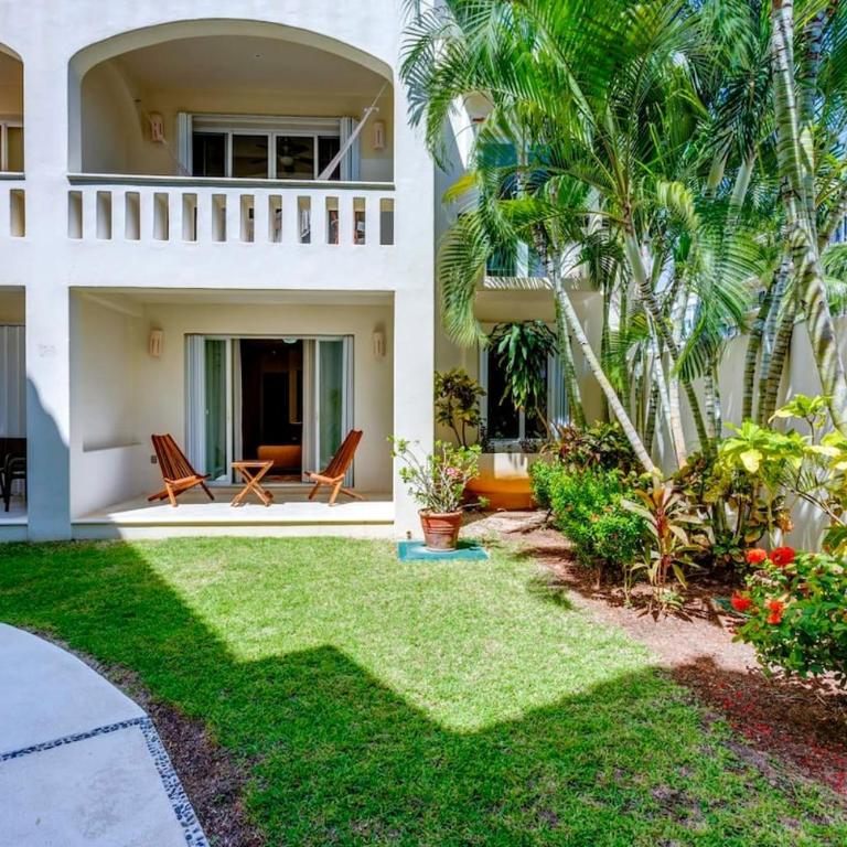 Pool, Gazebo, Parking, 2 Blocks to Beach & 5th Ave - Apartment - 8