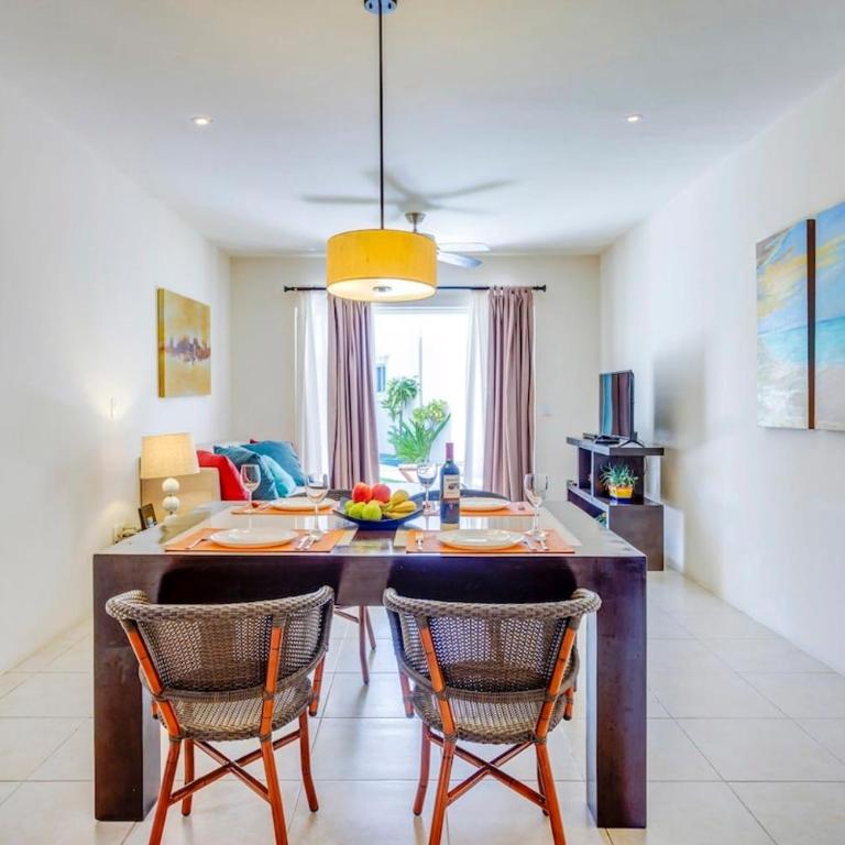 Pool, Gazebo, Parking, 2 Blocks to Beach & 5th Ave - Apartment - 12