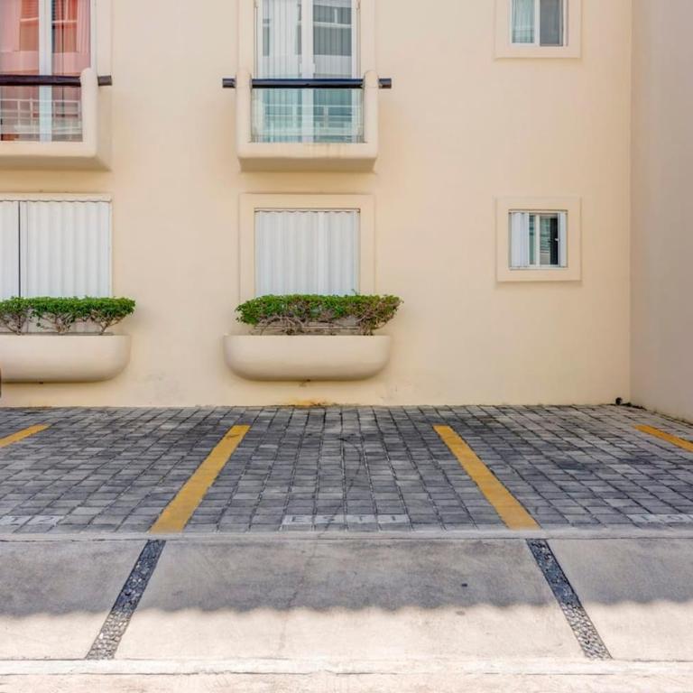 Pool, Gazebo, Parking, 2 Blocks to Beach & 5th Ave - Apartment - 27