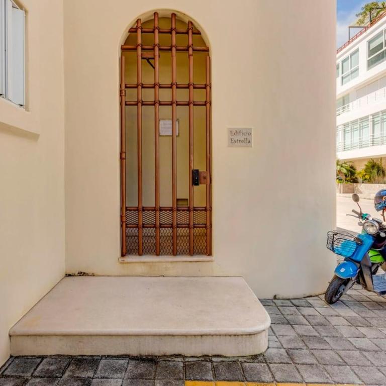 Pool, Gazebo, Parking, 2 Blocks to Beach & 5th Ave - Apartment - 28
