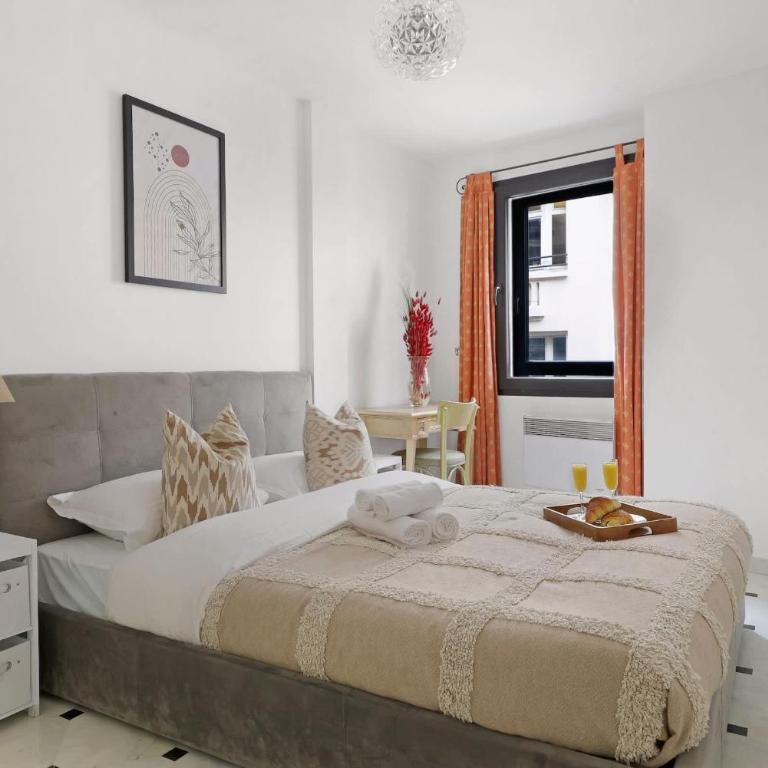 BnBNova - Madeleine & Champs-Élysées - 2BR 2BA with Balcony - Apartment - 3