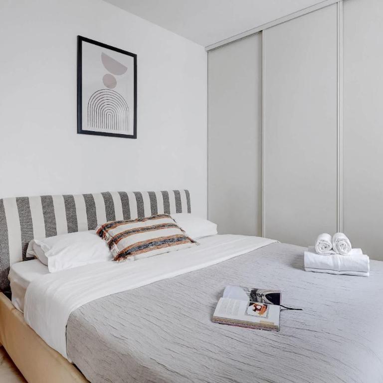 BnBNova - Madeleine & Champs-Élysées - 2BR 2BA with Balcony - Apartment - 4