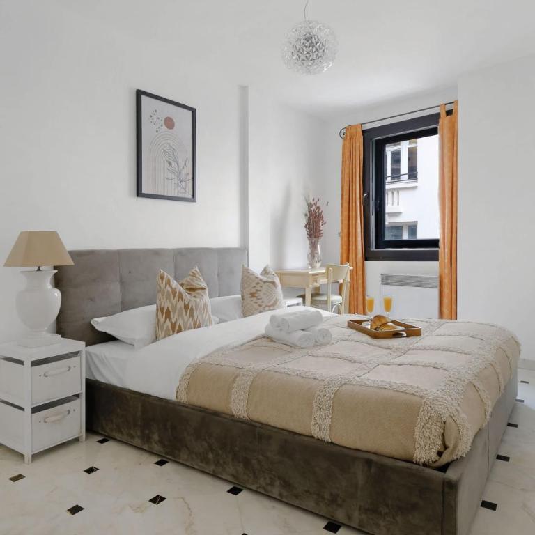 BnBNova - Madeleine & Champs-Élysées - 2BR 2BA with Balcony - Apartment - 11