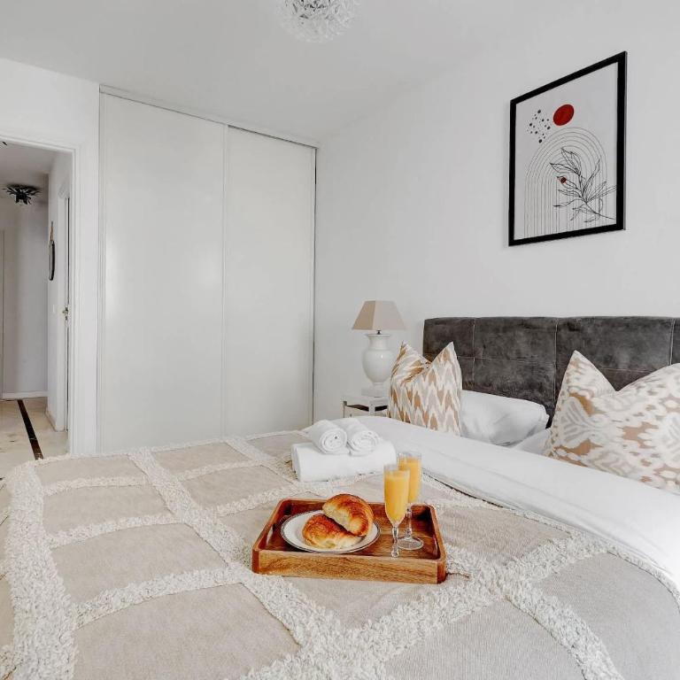 BnBNova - Madeleine & Champs-Élysées - 2BR 2BA with Balcony - Apartment - 13