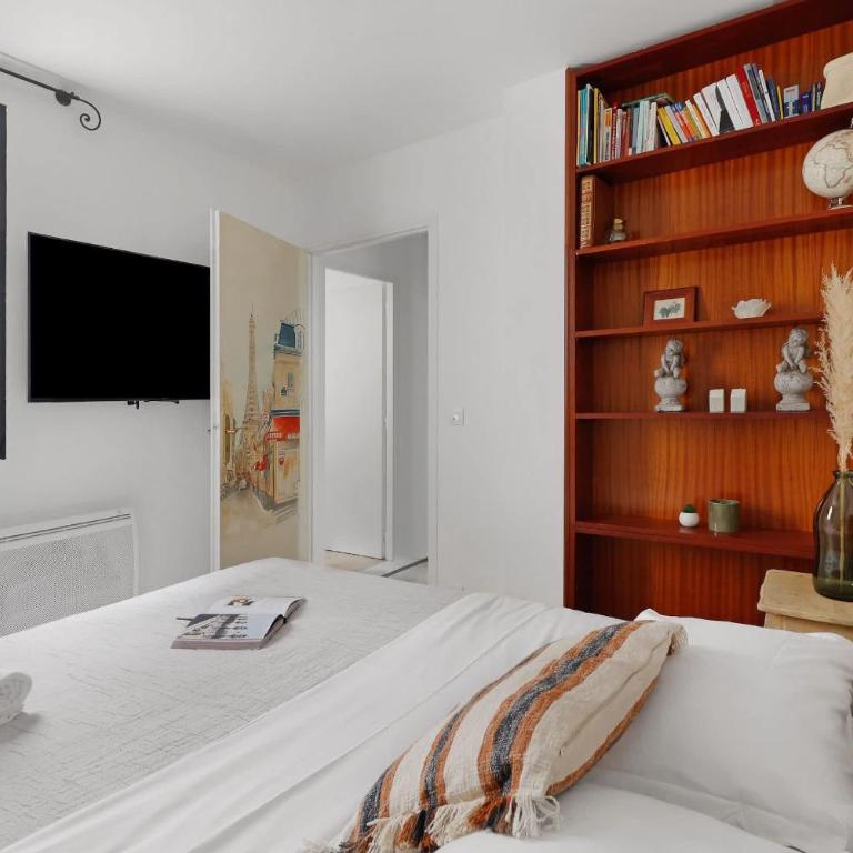 BnBNova - Madeleine & Champs-Élysées - 2BR 2BA with Balcony - Apartment - 16