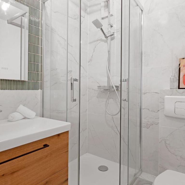 BnBNova - Madeleine & Champs-Élysées - 2BR 2BA with Balcony - Apartment - 19