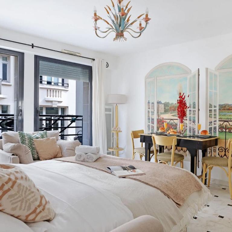 BnBNova - Madeleine & Champs-Élysées - 2BR 2BA with Balcony - Apartment - 20