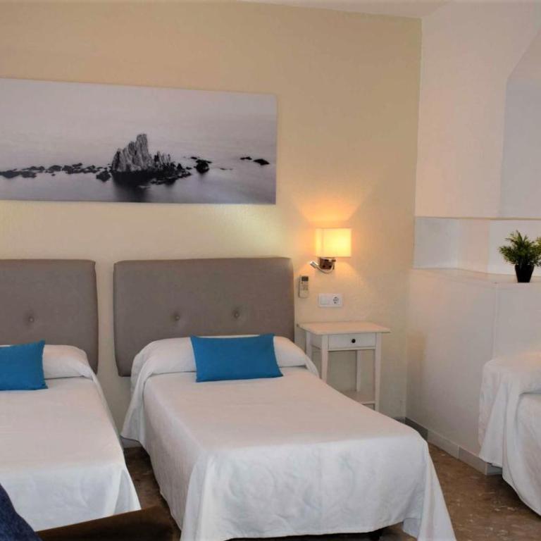 Hostales Juan de Austria I & II - Habitación Triple - 7
