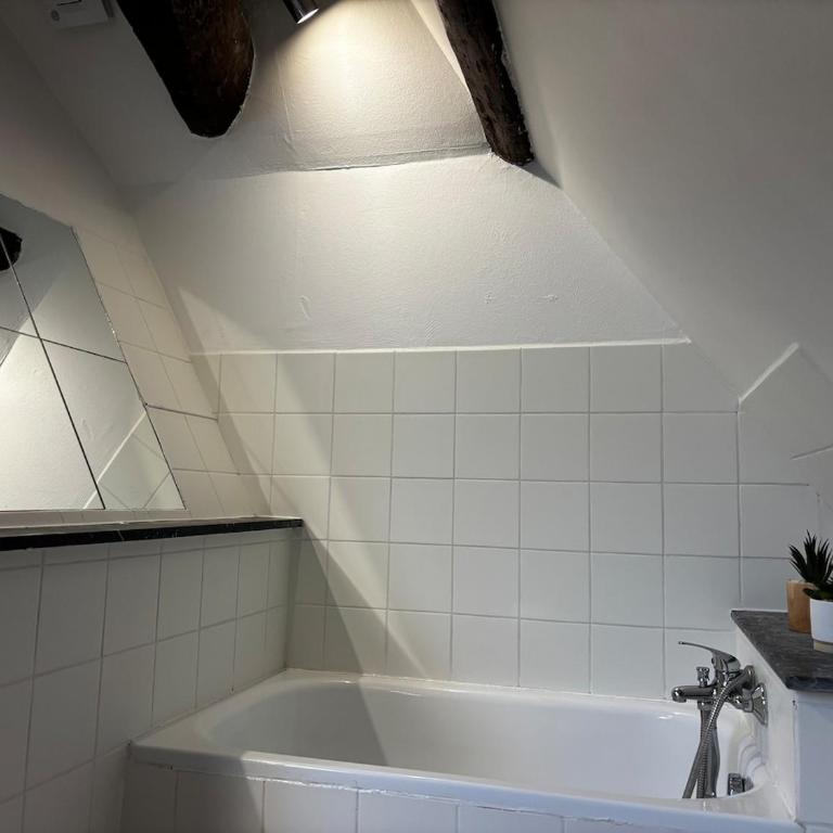 Studio cosy rénové Gare à 2min Centre ville - Appartement 2 Chambres - 2