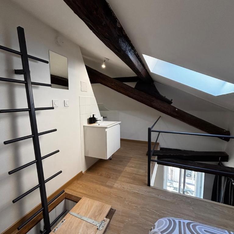Studio cosy rénové Gare à 2min Centre ville - Appartement 2 Chambres - 6