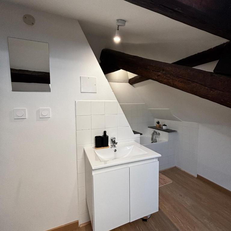 Studio cosy rénové Gare à 2min Centre ville - Appartement 2 Chambres - 7
