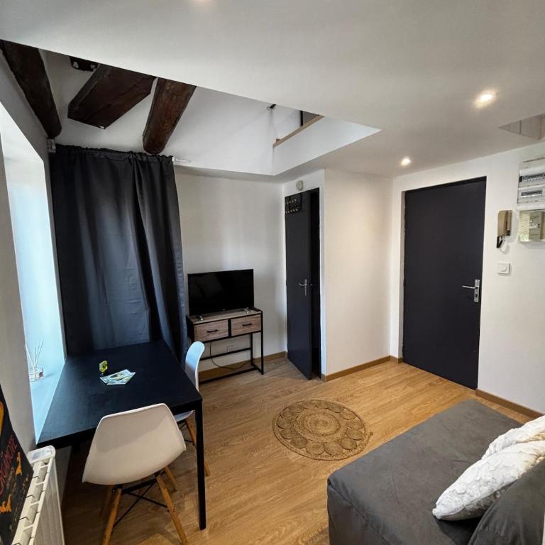 Studio cosy rénové Gare à 2min Centre ville - Appartement 2 Chambres - 8