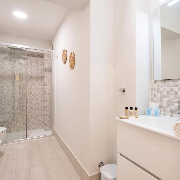 City Hub Urban Suites - Camera Matrimoniale con Bagno Privato - 1