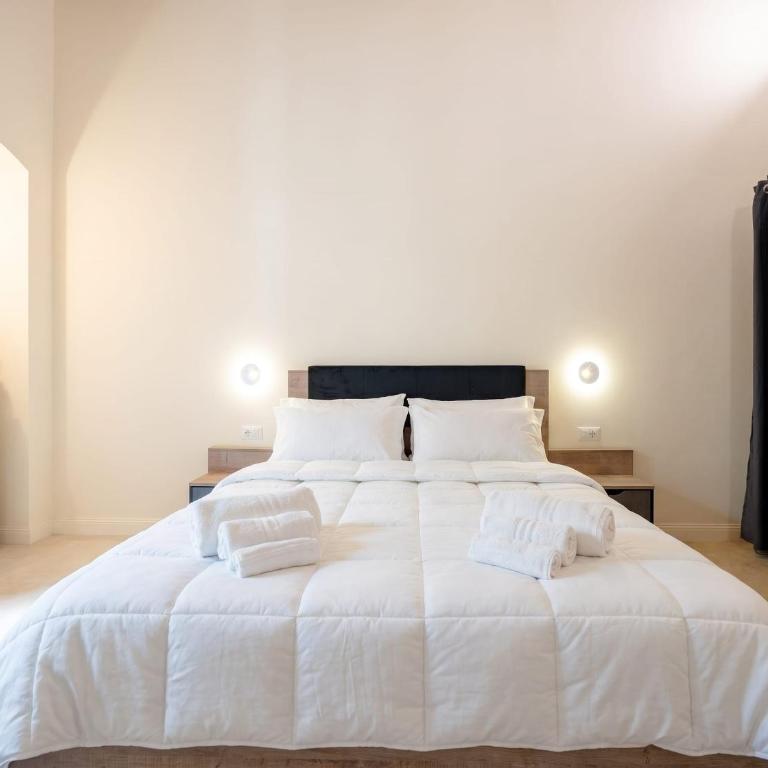 City Hub Urban Suites - Camera Tripla con Balcone - 6