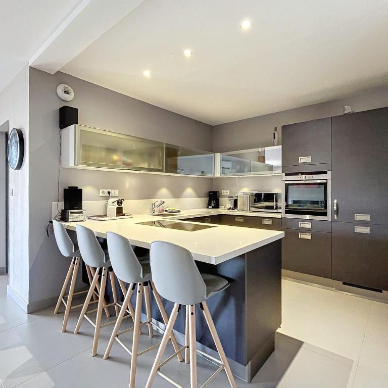 Elegant Design Apt With Balcony And Pool - Appartement - 2