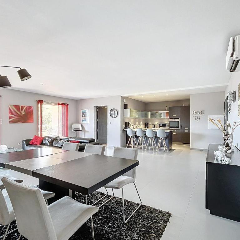 Elegant Design Apt With Balcony And Pool - Appartement - 11