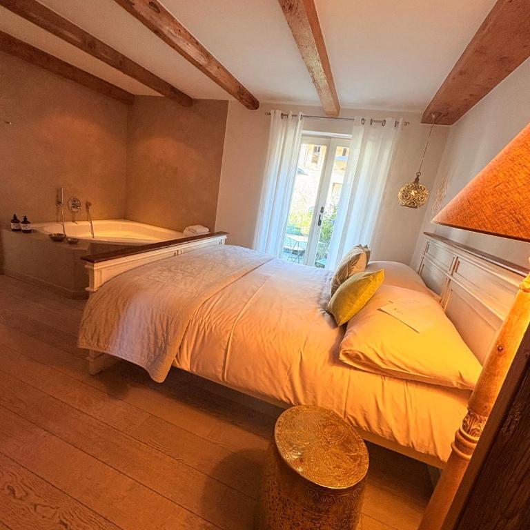 Aux Bons Matins de Capella - Double Room with Terrace - 12