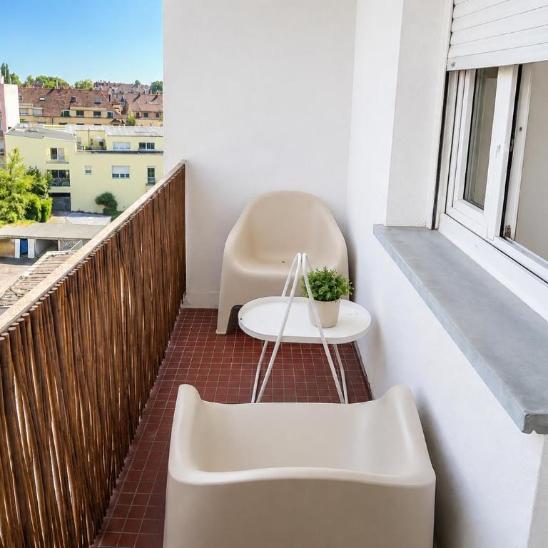 Le Soixante Sept Polygone Appartement deux chambres avec parking - Apartment mit 2 Schlafzimmern - 2