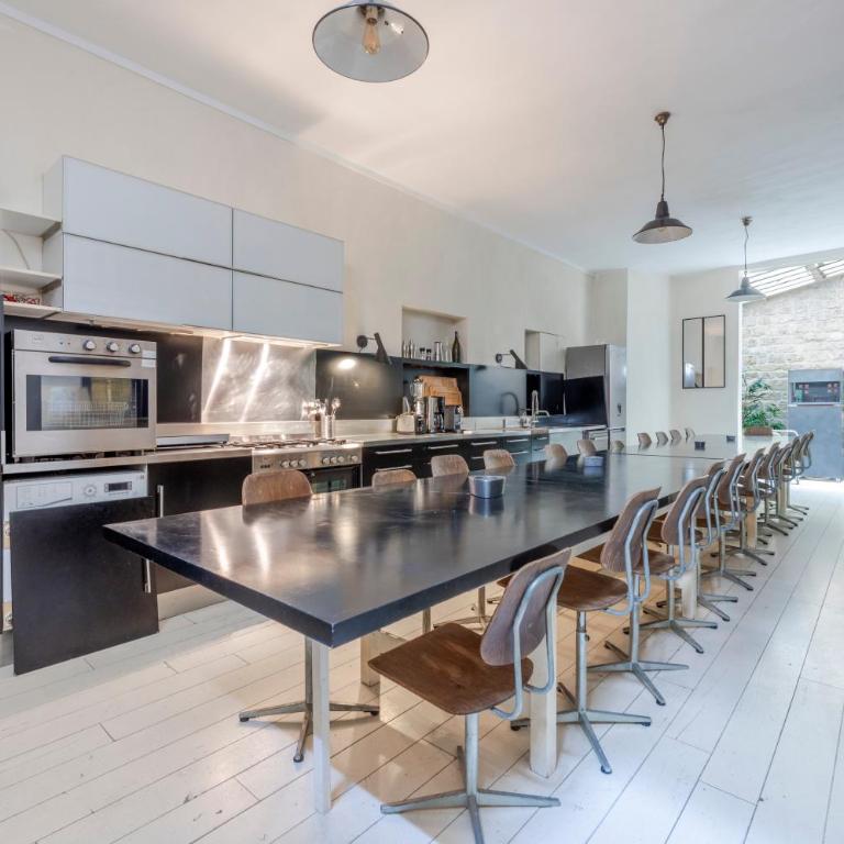 Spacious 4 Bedroom Parisian Retreat Near Gare Nord - Appartement - 5