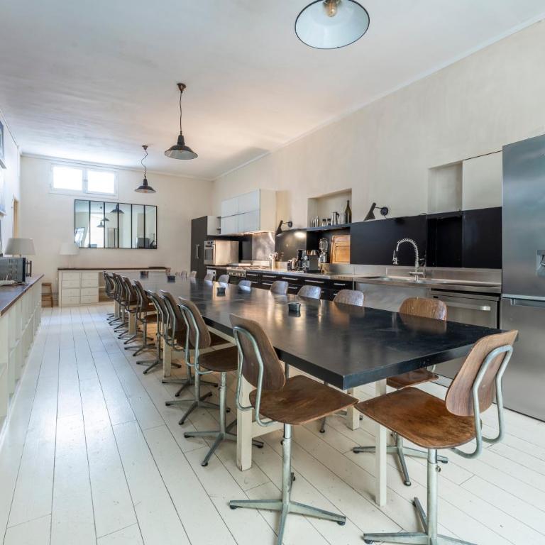 Spacious 4 Bedroom Parisian Retreat Near Gare Nord - Appartement - 6