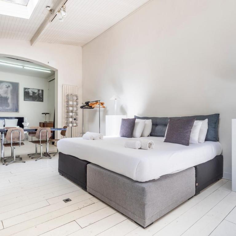 Spacious 4 Bedroom Parisian Retreat Near Gare Nord - Appartement - 8